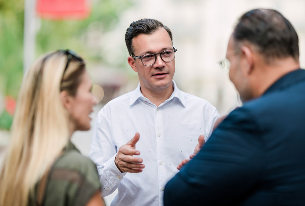 Robin Schuster im Gespräch mit Bürgern
